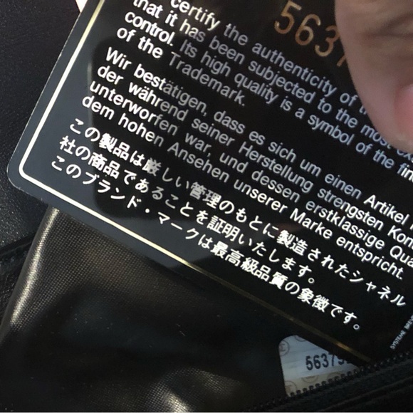 CHANEL double loop in smooth leather and gold hardware - Picture 9 of 12